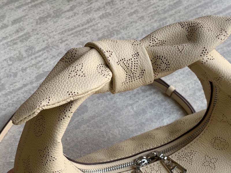 Alice Bags- Louis Vuittons  - 16383