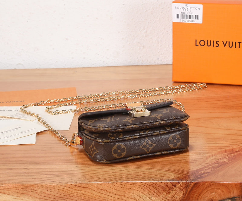 Alice Bags- Louis Vuittons  - 16186