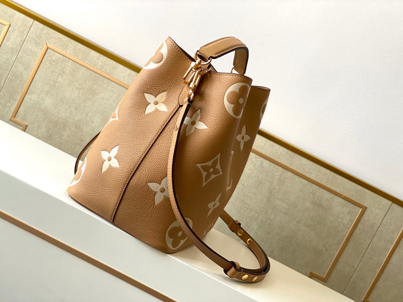 Alice Bags- Louis Vuittons  - 16437