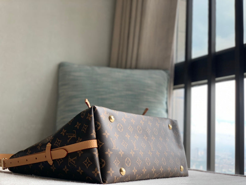 Alice Bags- Louis Vuittons  - 16036