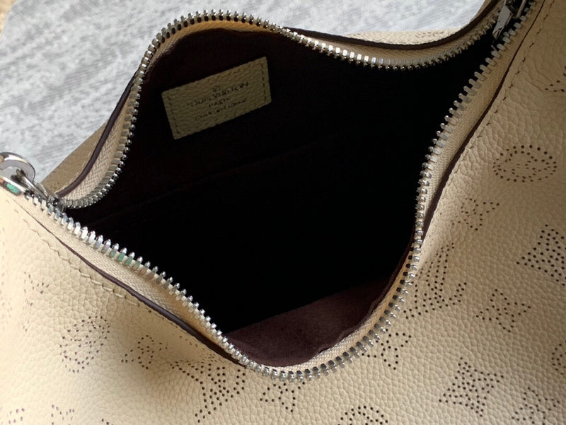Alice Bags- Louis Vuittons  - 16383