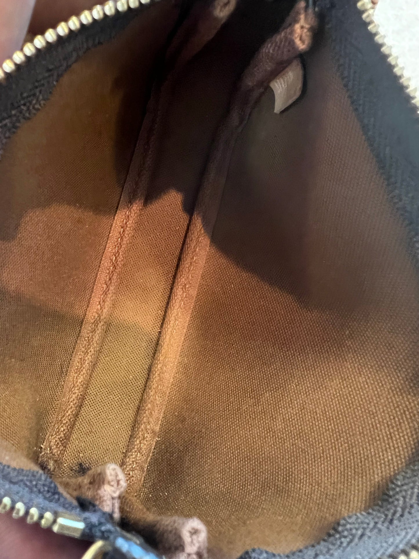 HandBag Luxury Designer Louis Vuitton, Size Small