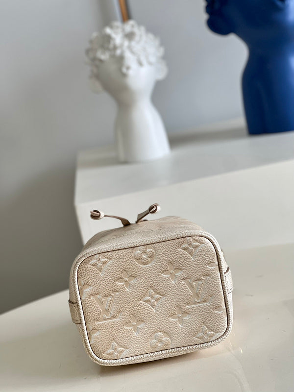 Alice Bags- Louis Vuittons  - 16467