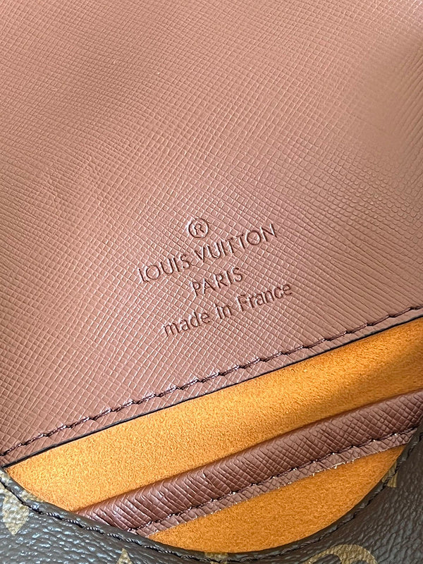 Alice Bags- Louis Vuittons  - 16414