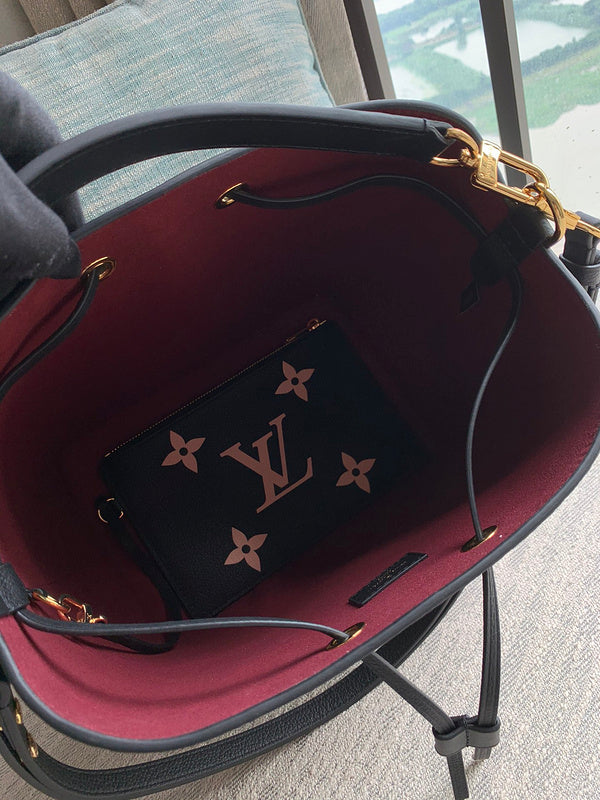 Alice Bags- Louis Vuittons  - 16164