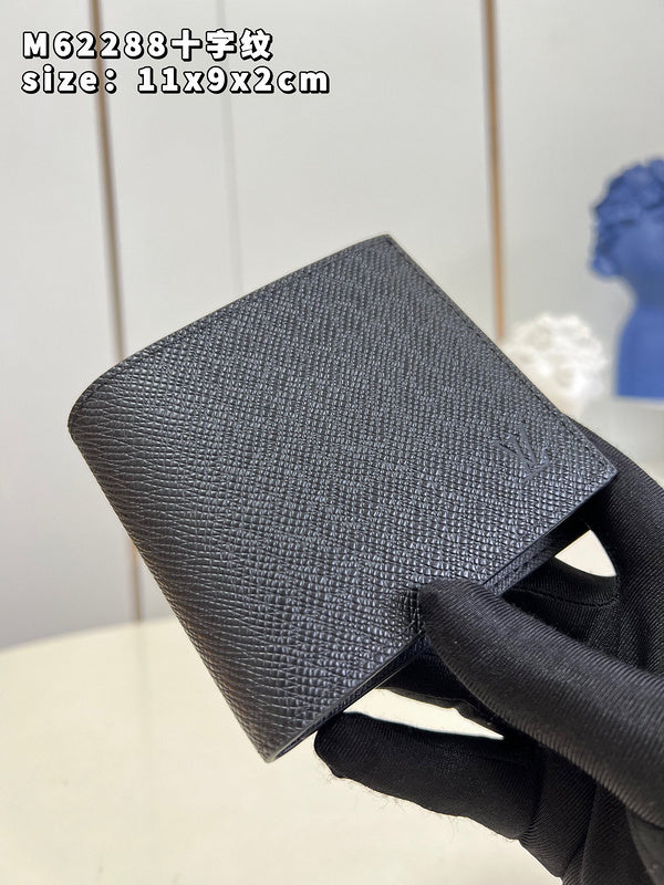 Alice Bags- Louis Vuittons  - 16084