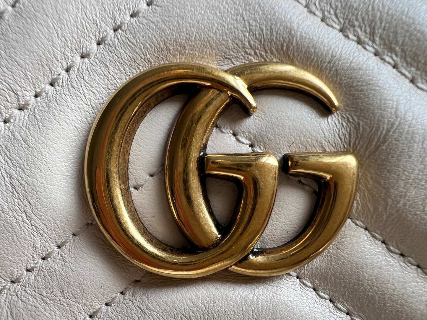 Gucci GG White Marmont Mini Shoulder Bag (RRP £1,160)