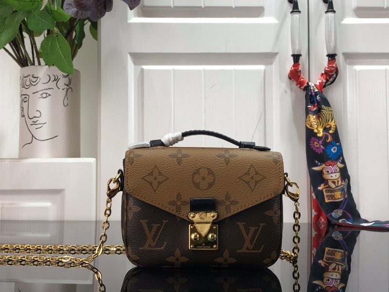 Alice Bags- Louis Vuittons  - 16534