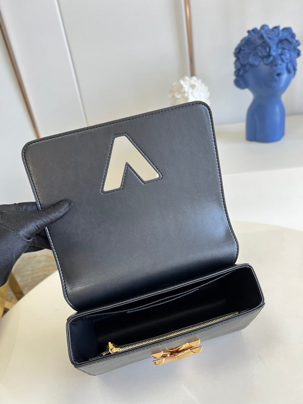 Alice Bags- Louis Vuittons  - 16427