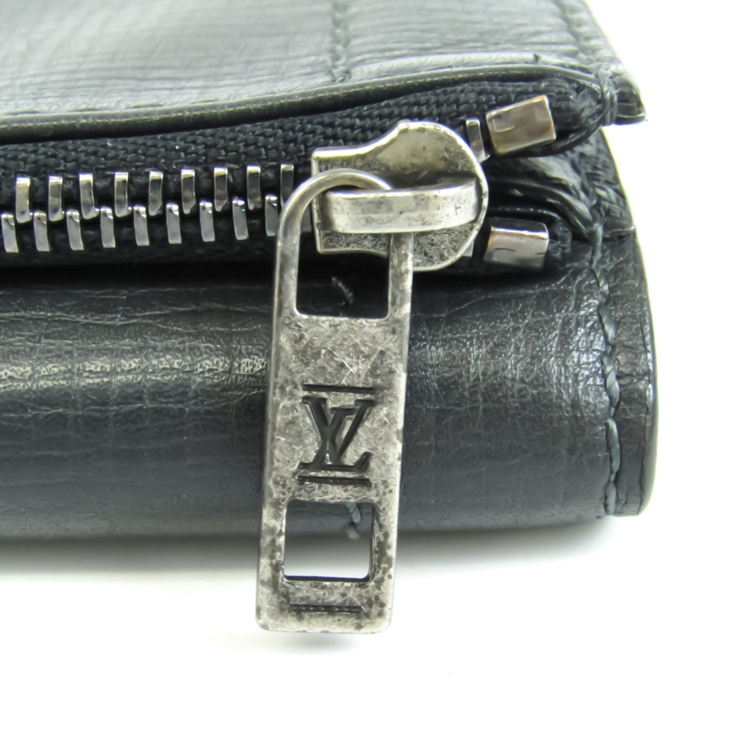 Louis Vuitton Black Leather Utah wallet accessories