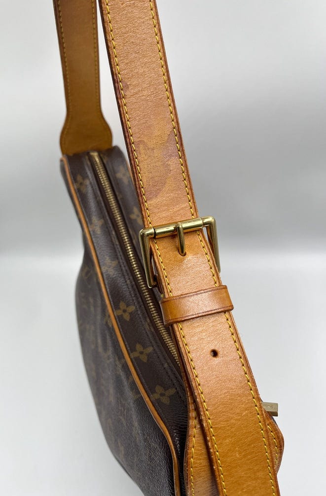 Louis Vuitton Croissant MM