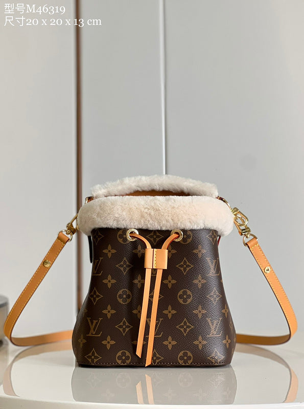 Alice Bags- Louis Vuittons  - 16127
