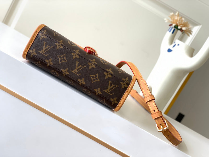 Alice Bags- Louis Vuittons  - 16249