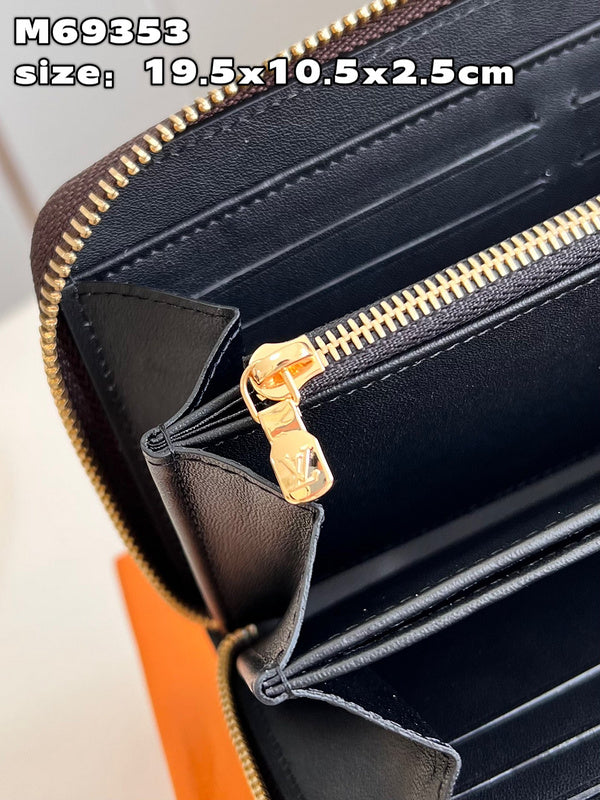 Alice  Bags- Louis Vuittons  - 15900