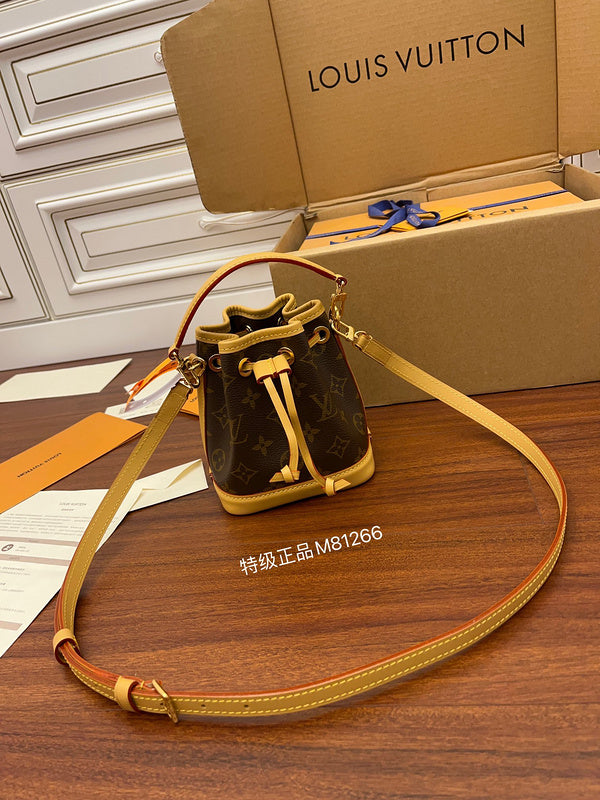 Alice Bags- Louis Vuittons  - 16637