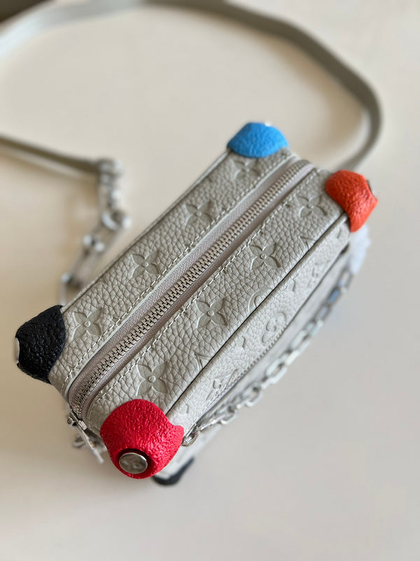 Alice Bags- Louis Vuittons  - 16254