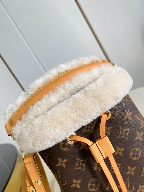 Alice Bags- Louis Vuittons  - 16127