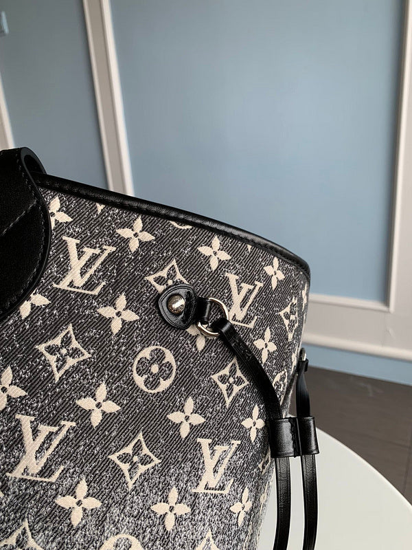 Alice Bags- Louis Vuittons  - 16098