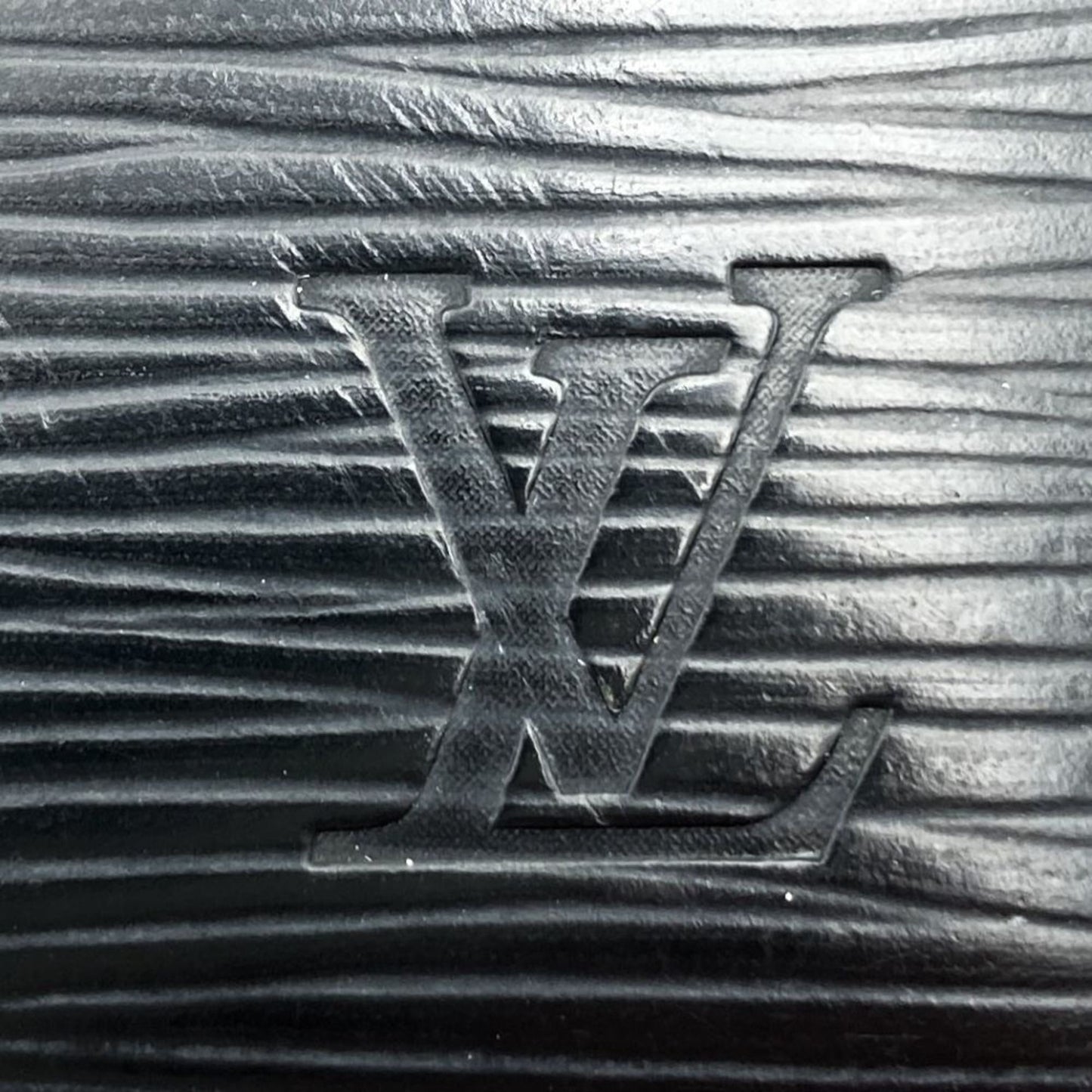 Louis Vuitton Epi  Epi Leather Long Wallet (Bi-Fold)