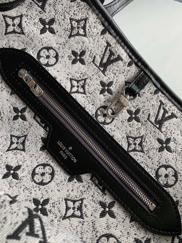 Alice Bags- Louis Vuittons  - 16098