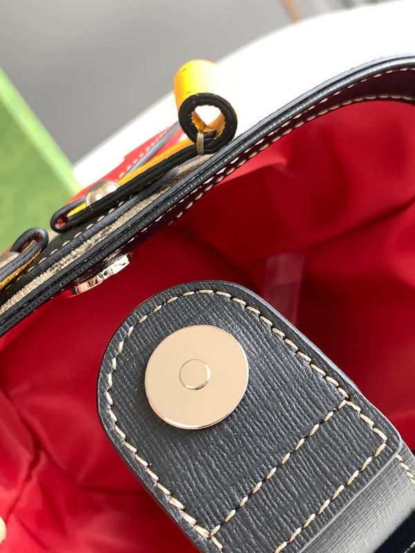 Gucci   Luxury Bags  979