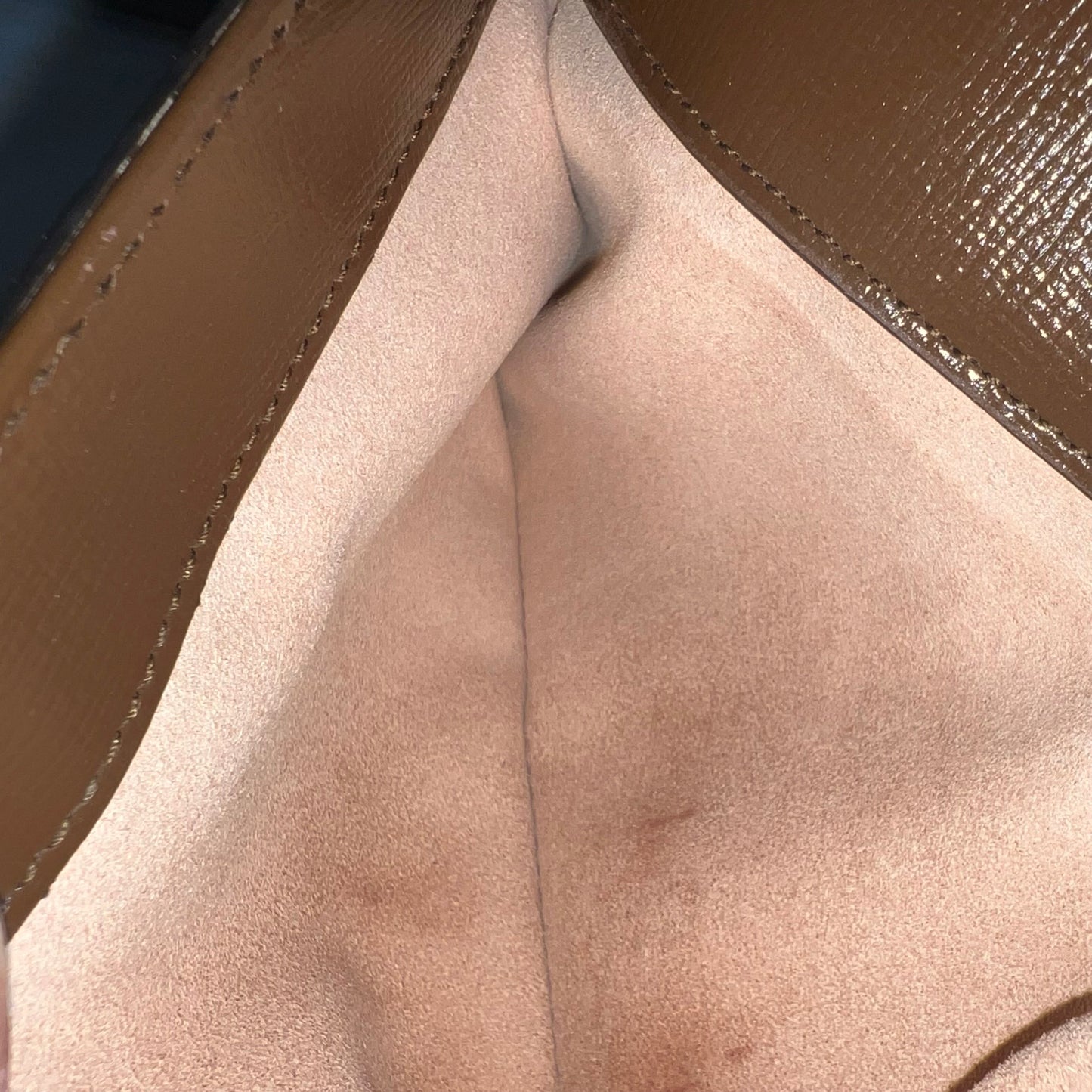 Crossbody Luxury Designer By Gucci  Size: Small