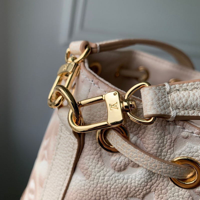 Alice Bags- Louis Vuittons  - 16483
