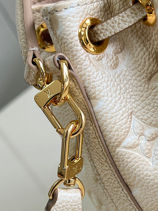 Alice Bags- Louis Vuittons  - 16467