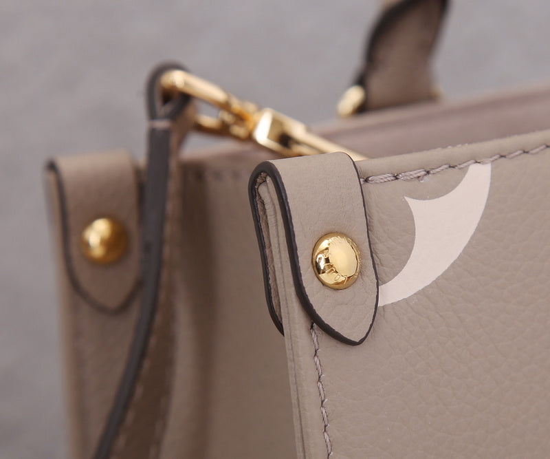 Alice Bags- Louis Vuittons  - 16737