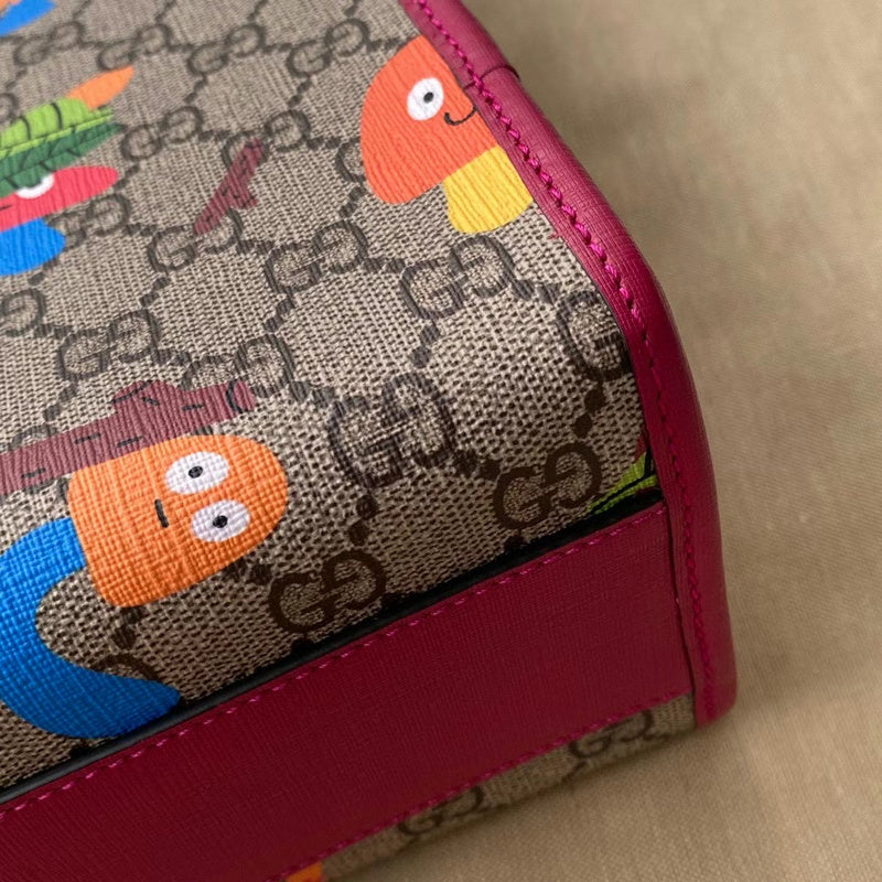 Gucci   Luxury Bags  1056