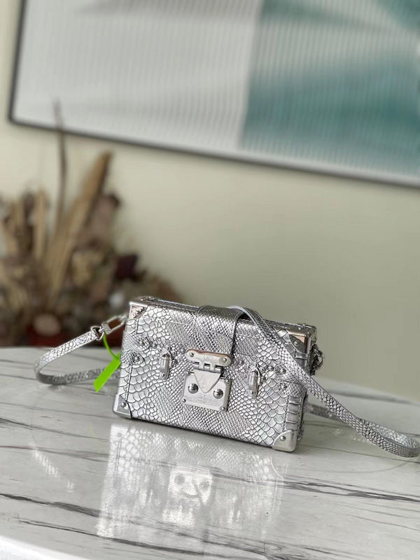 Alice Bags- Louis Vuittons  - 15878