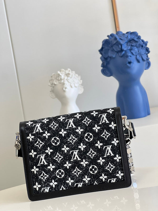 Alice Bags- Louis Vuittons  - 16543
