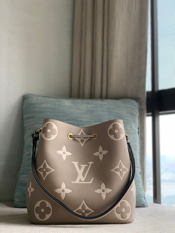 Alice Bags- Louis Vuittons  - 16165