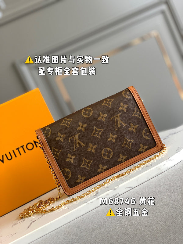 Alice Bags- Louis Vuittons  - 16606