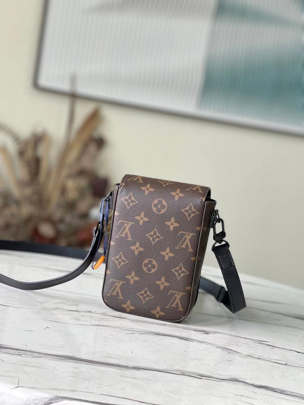 Alice Bags- Louis Vuittons  - 16479