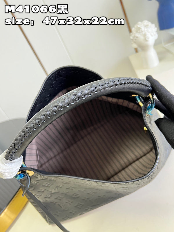Alice Bags- Louis Vuittons  - 16032