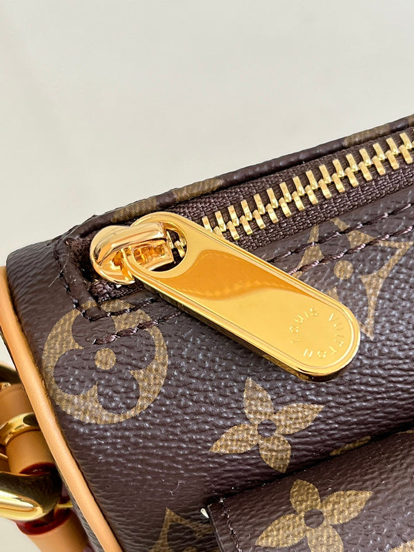 Alice Bags- Louis Vuittons  - 16412