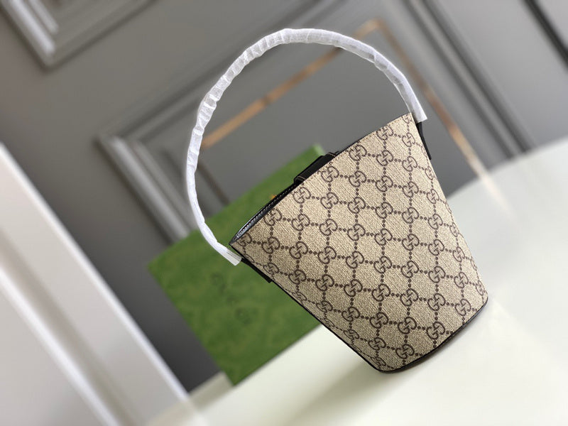 Gucci   Luxury Bags  979