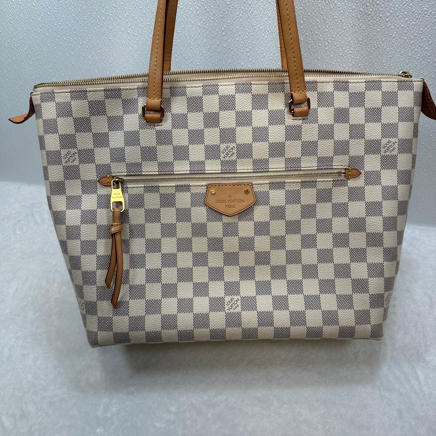 Handbag Designer By Louis Vuitton  Size: Large