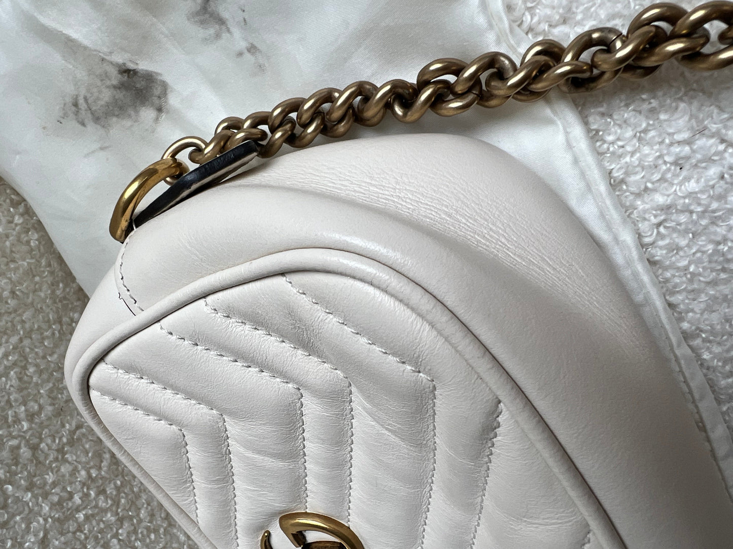 Gucci GG White Marmont Mini Shoulder Bag (RRP £1,160)
