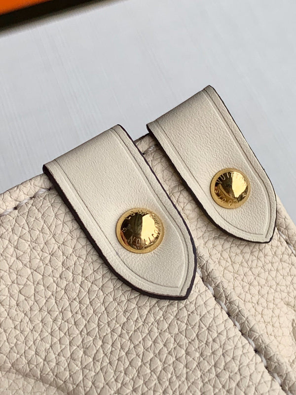Alice Bags - Louis Vuittons  - 15514