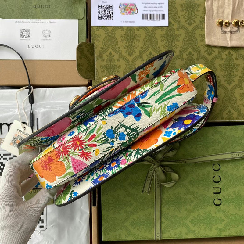 Gucci   Luxury Bags  1090
