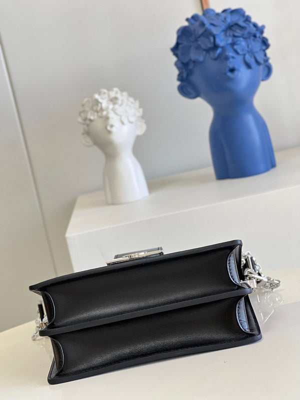 Alice Bags- Louis Vuittons  - 16543