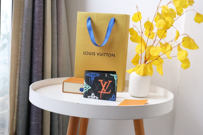 Alice Bags- Louis Vuittons  - 16002