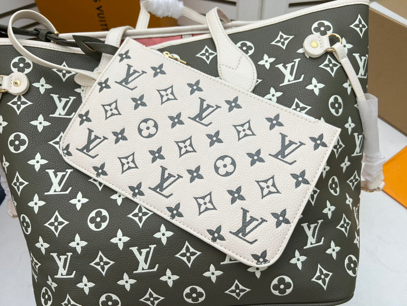 Alice Bags- Louis Vuittons  - 16574