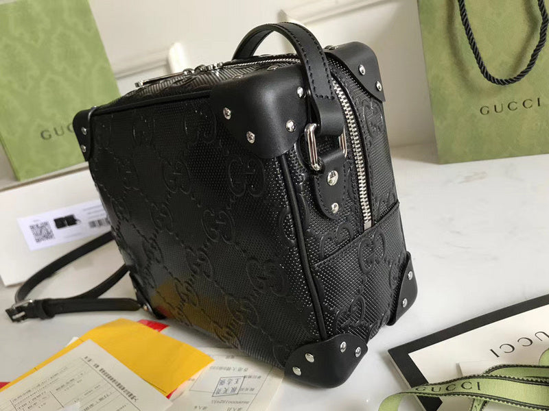 Gucci   Luxury Bags  1062