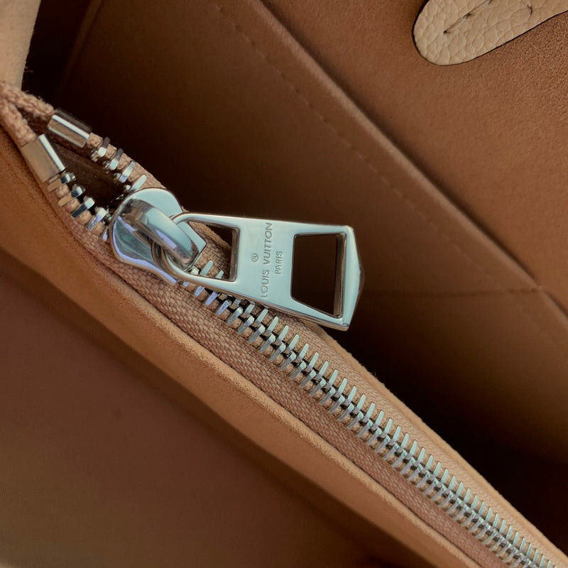 Alice Bags- Louis Vuittons  - 16744