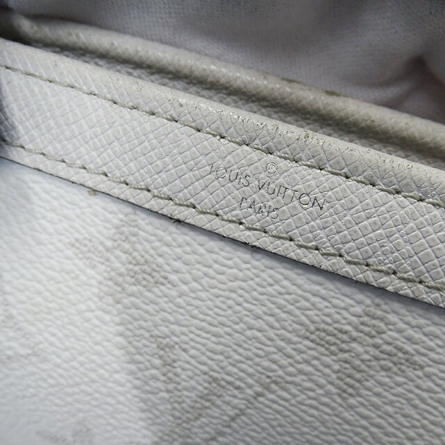 Louis Vuitton    Leather Shoulder Bag