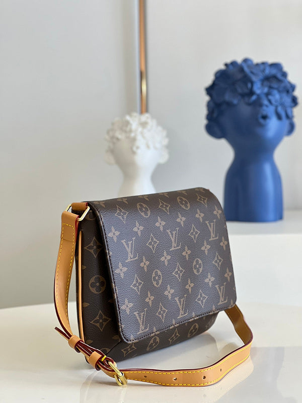 Alice Bags- Louis Vuittons  - 16413
