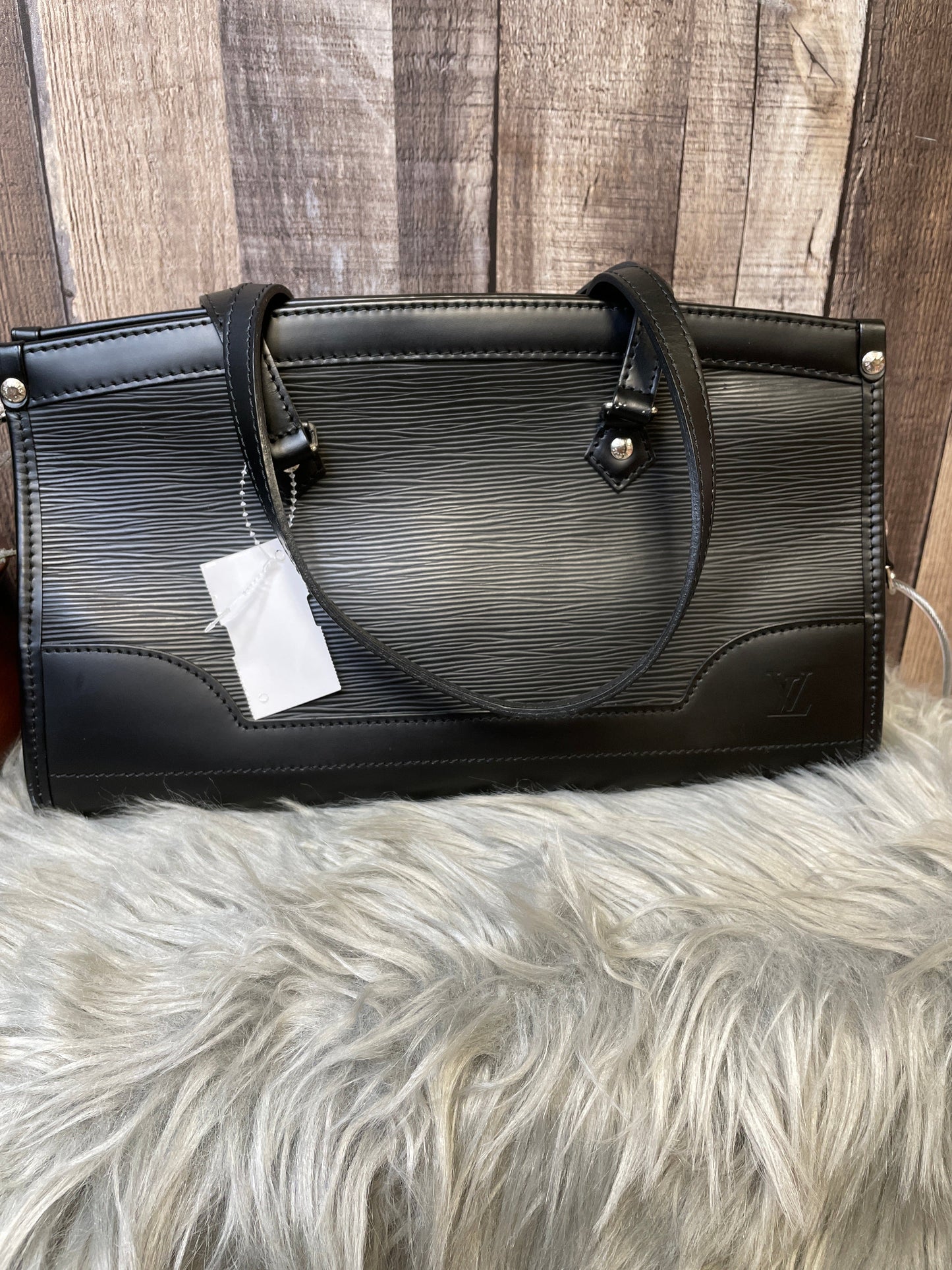 Handbag Luxury Designer By Louis Vuitton  Size: Medium